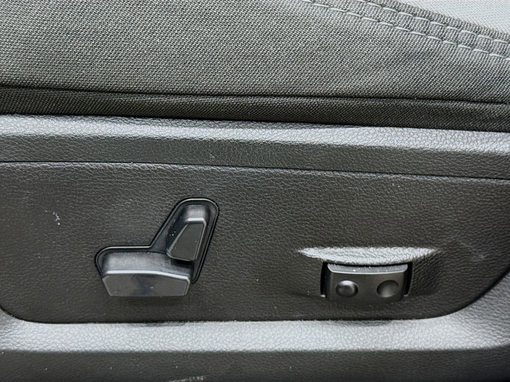 Used 2024 RAM 2500 Big Horn w/ Bed Utility Group image 19