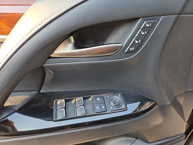 Used 2017 Lexus LX 570 4WD w/ Luxury Package image 16