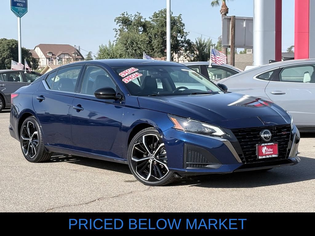 Used 2024 Nissan Altima 2.5 SR FWD image 2