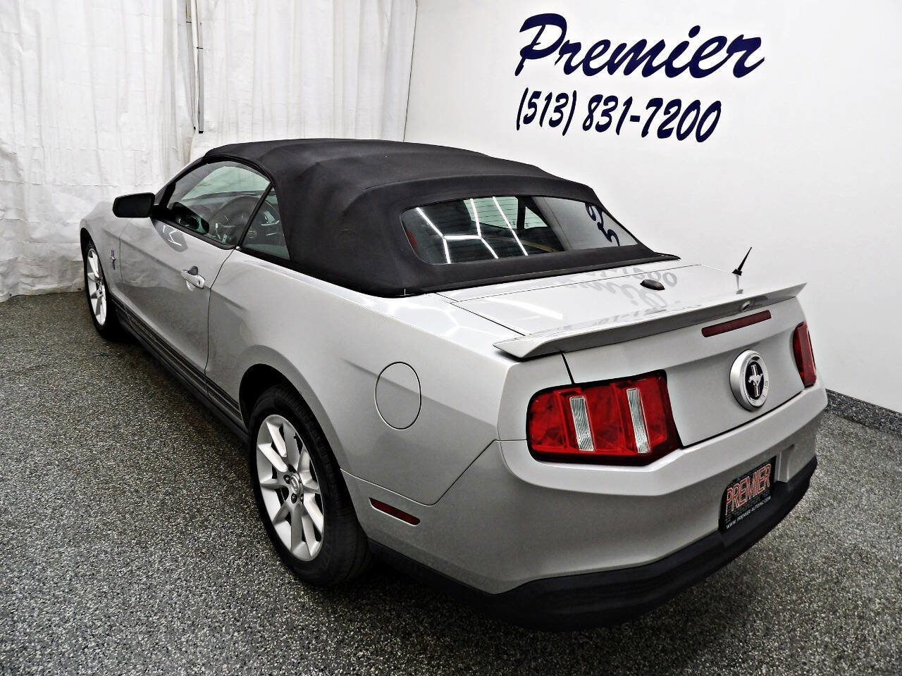 Used 2010 Ford Mustang Premium image 4