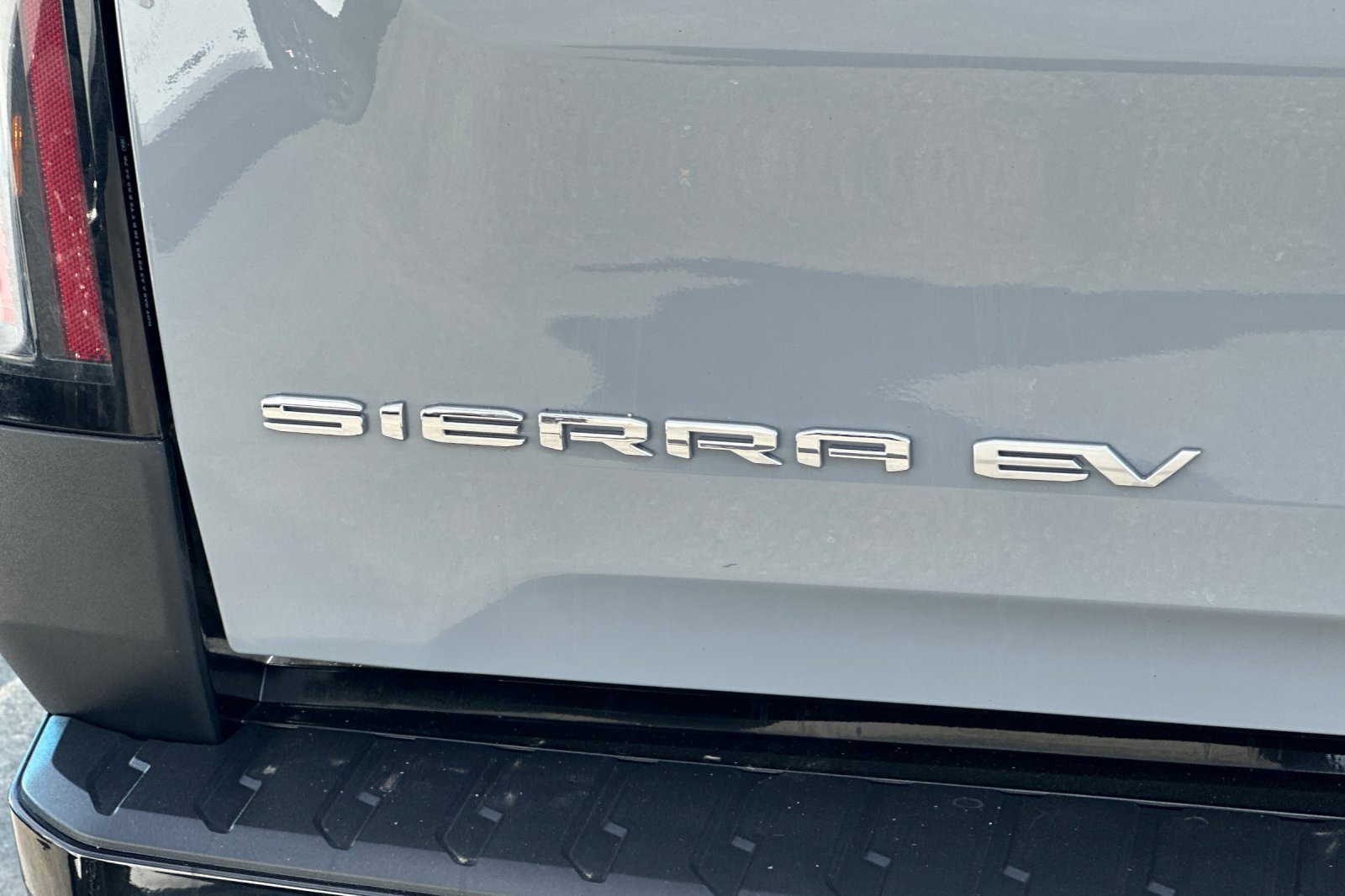 Used 2026 GMC Sierra EV Elevation image 34