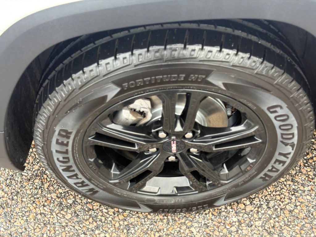 Certified 2023 GMC Terrain AT4 w/ Tech Package AWD/4WD image 10