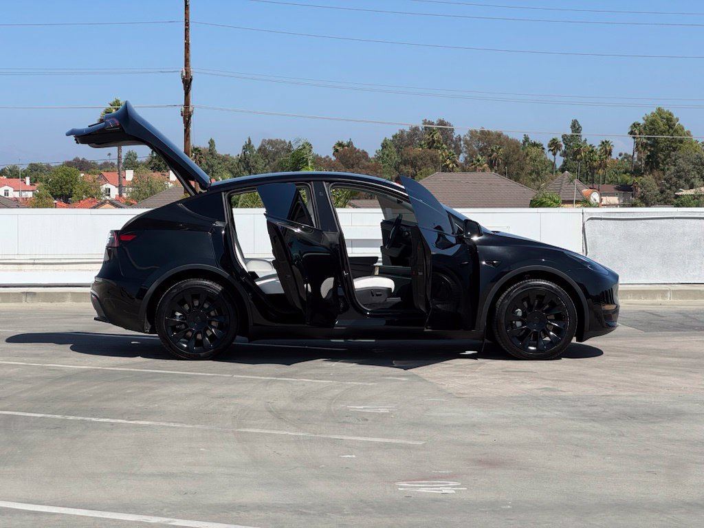 Used 2023 Tesla Model Y Long Range AWD/4WD image 28