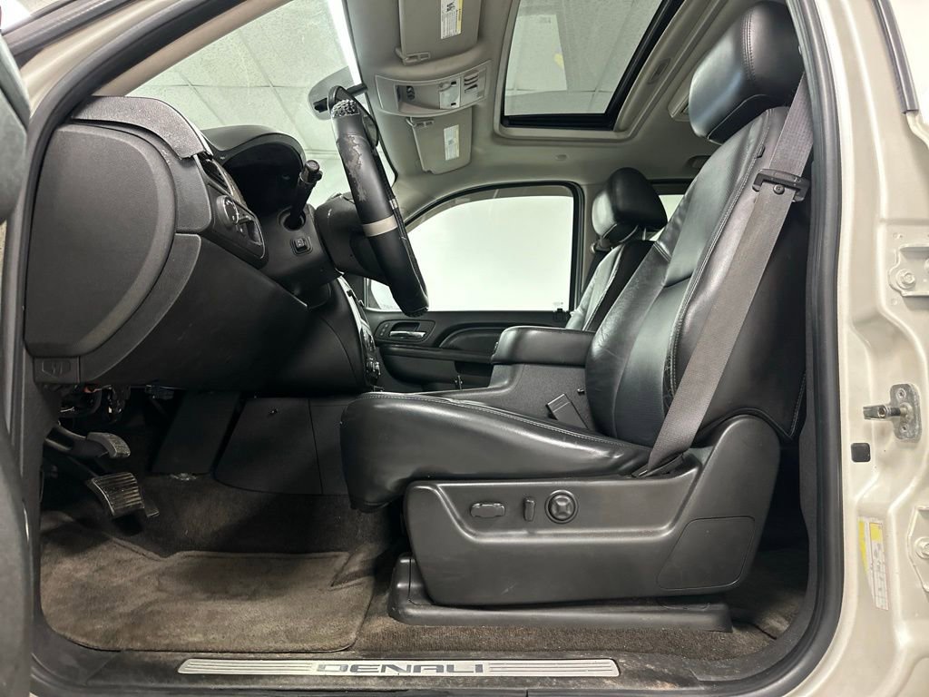 Used 2011 GMC Yukon XL Denali image 20