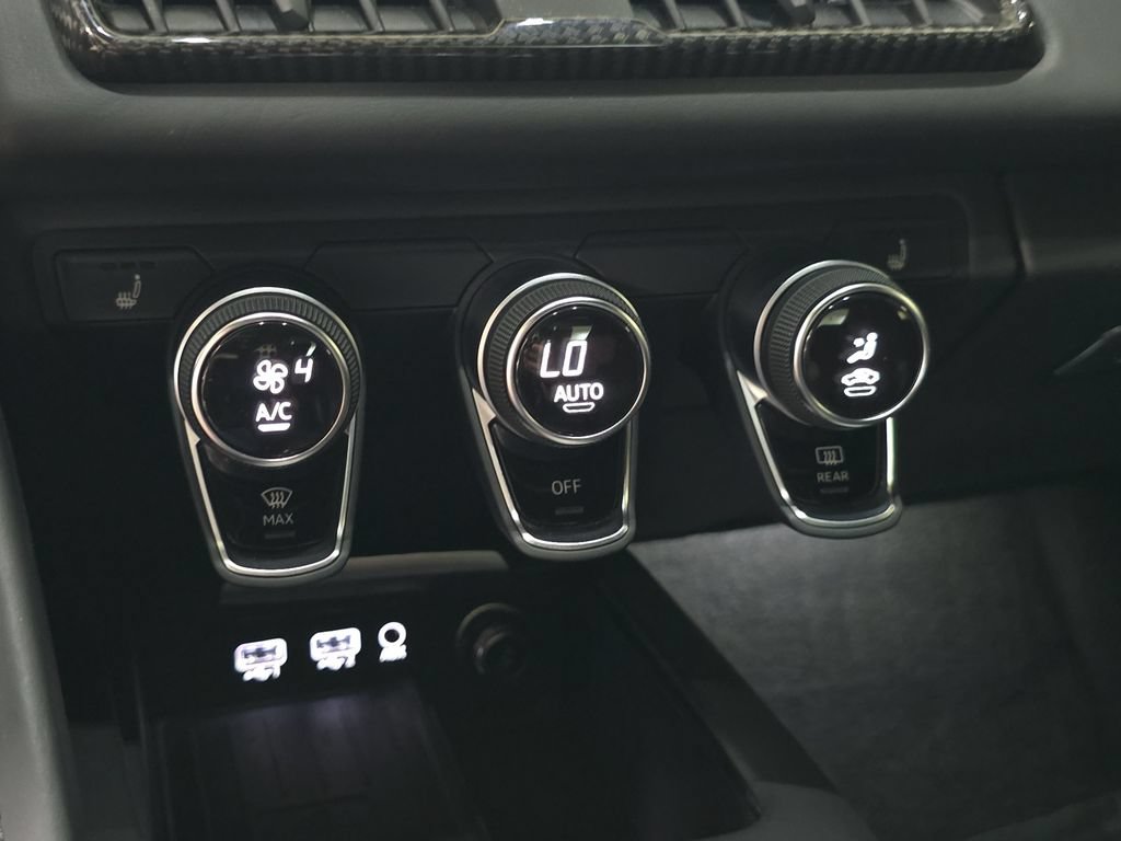 Used 2021 Audi R8 V10 w/ Premium Package RWD image 23