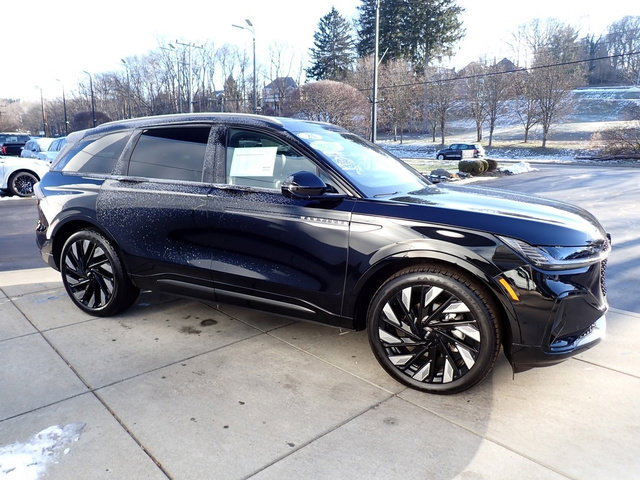 Certified 2025 Lincoln Nautilus Reserve w/ Jet Appearance Package AWD/4WD image 7