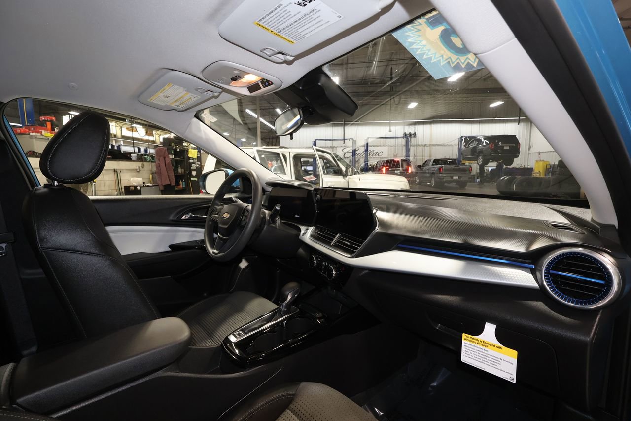 Certified 2025 Chevrolet Trax LT image 27