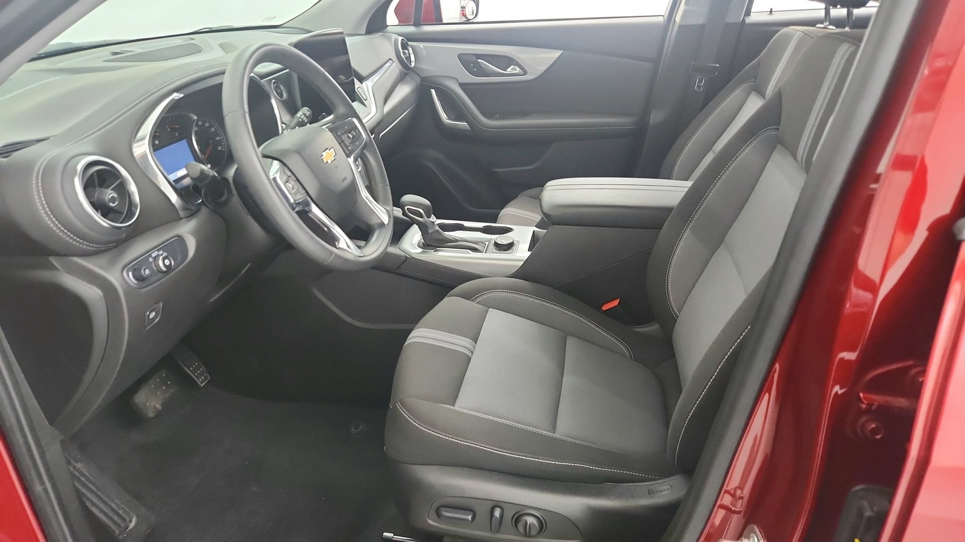 Used 2024 Chevrolet Blazer LT w/ LPO, Floor Liner Package FWD image 18