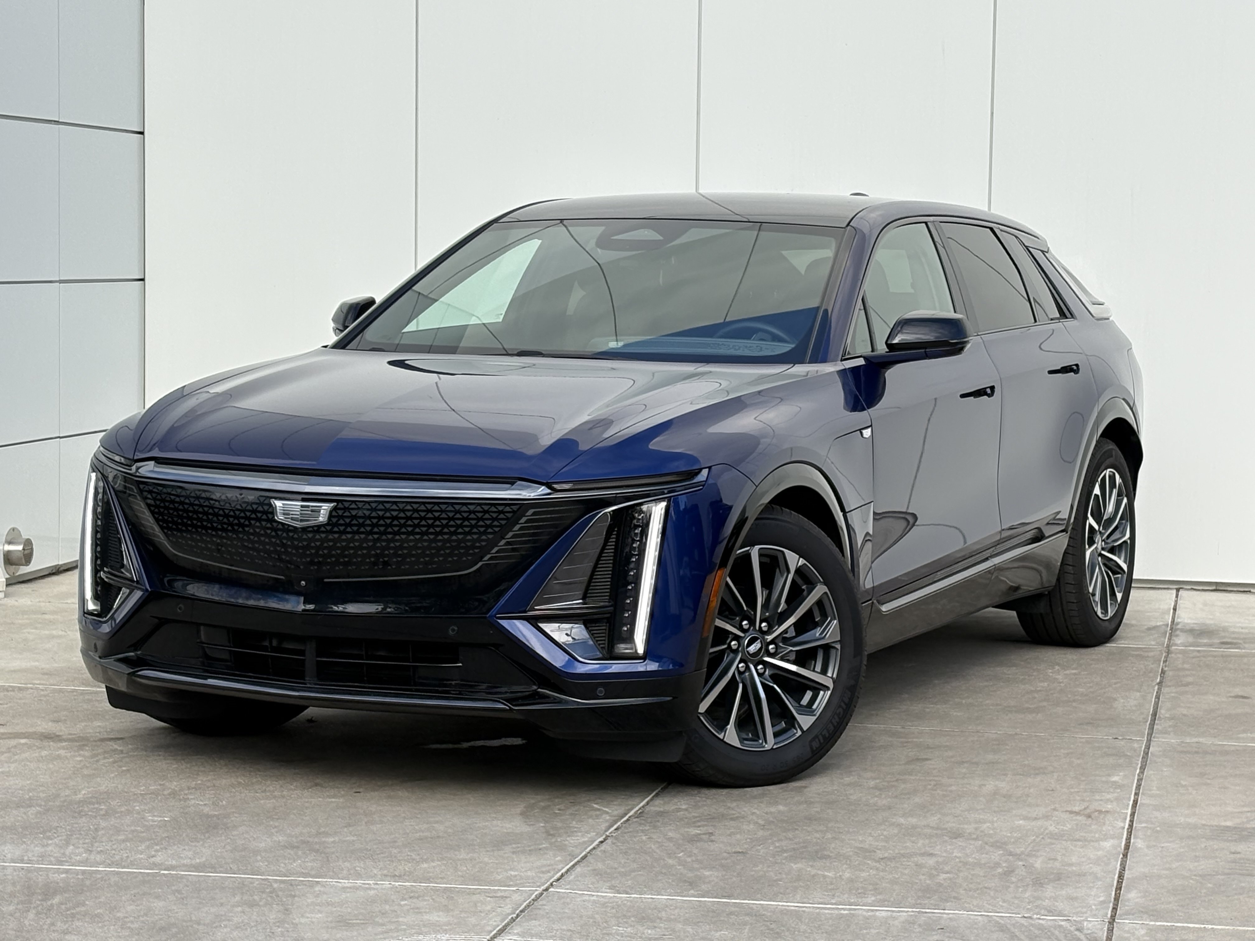 Used 2024 Cadillac Lyriq Sport AWD/4WD image 2