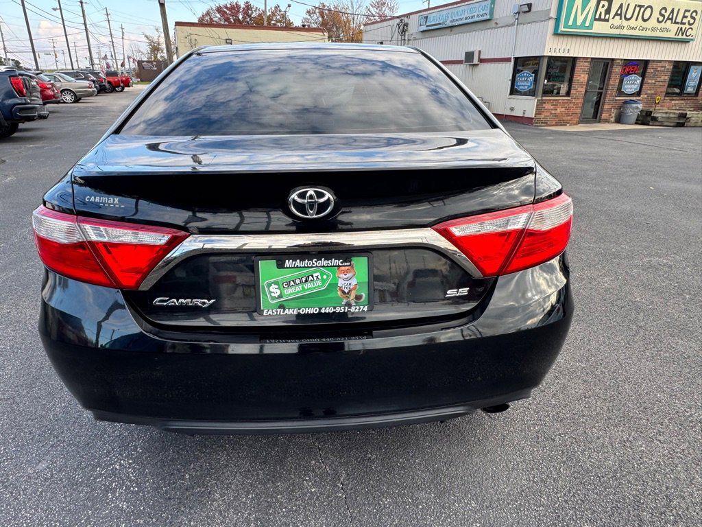Used 2015 Toyota Camry LE image 7