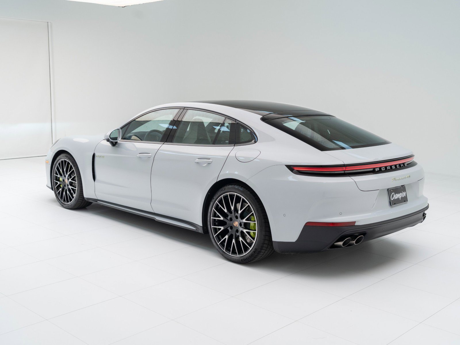 New 2026 Porsche Panamera 4S image 3