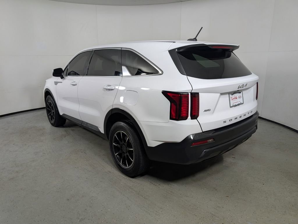Used 2022 Kia Sorento LX image 5