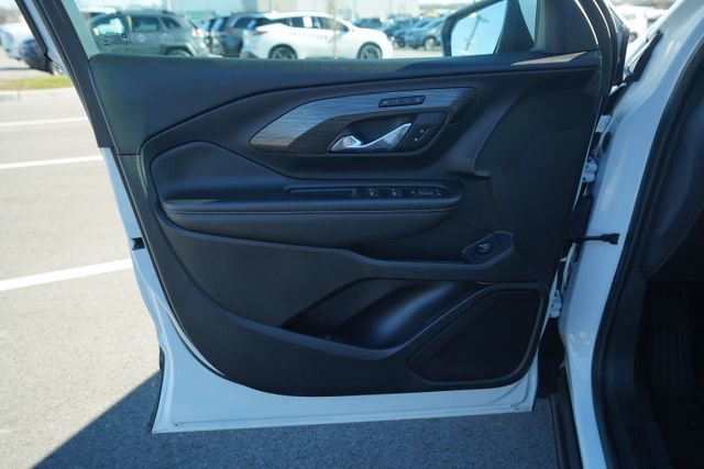 Used 2023 GMC Terrain SLT image 13