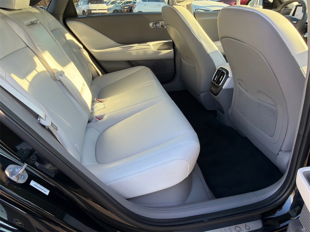 Used 2025 Hyundai Ioniq 6 Limited image 15