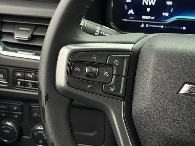 Used 2023 Chevrolet Tahoe Z71 w/ Luxury Package AWD/4WD image 16