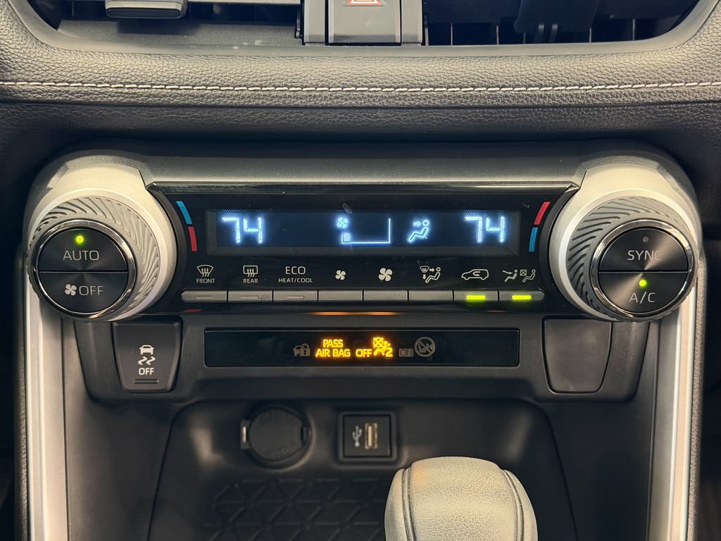 Used 2025 Toyota RAV4 LE AWD/4WD image 22