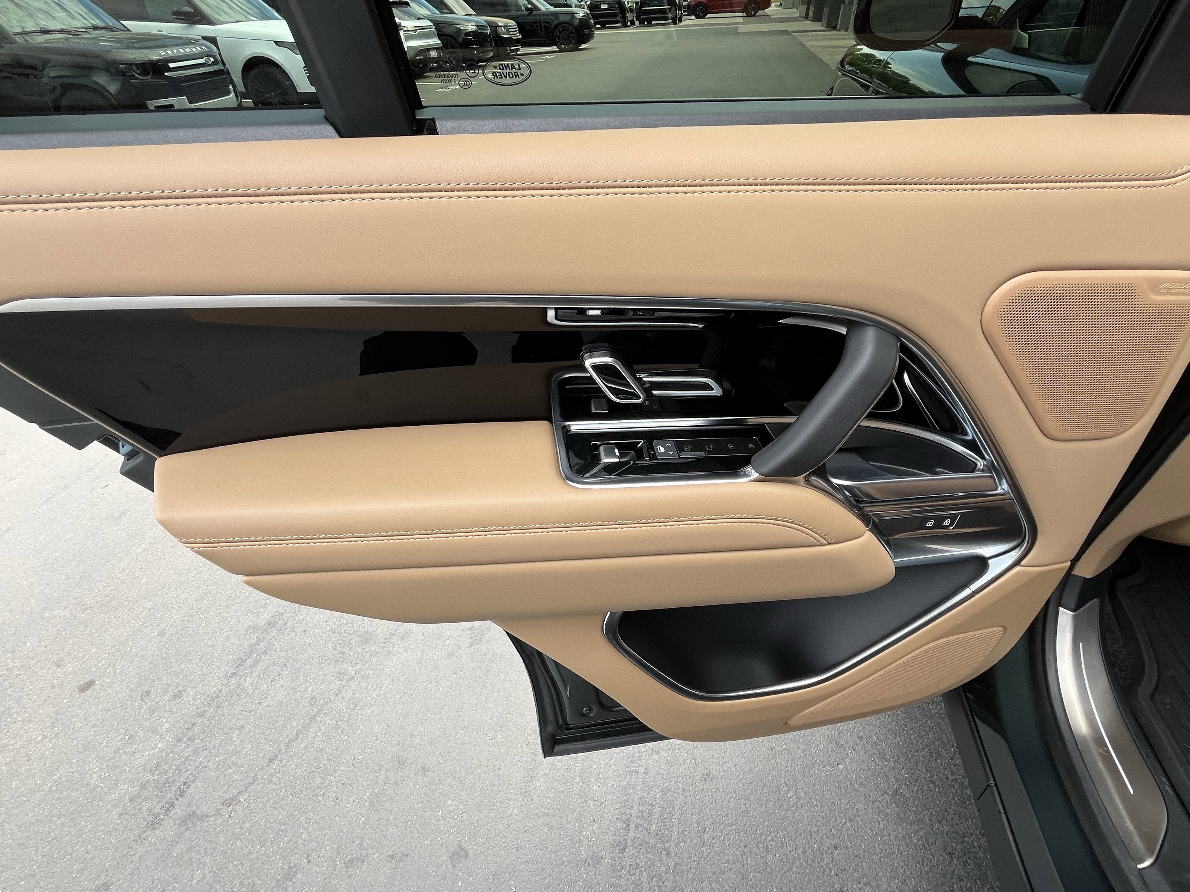 Certified 2026 Land Rover Range Rover SE image 27