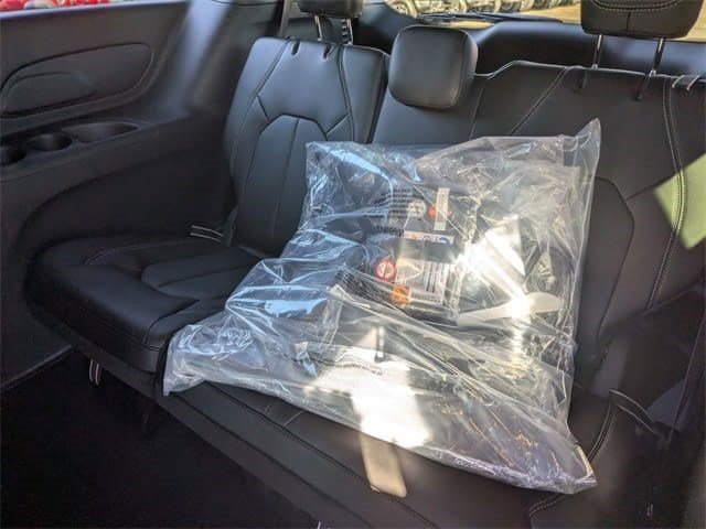 New 2026 Chrysler Pacifica Select FWD image 19