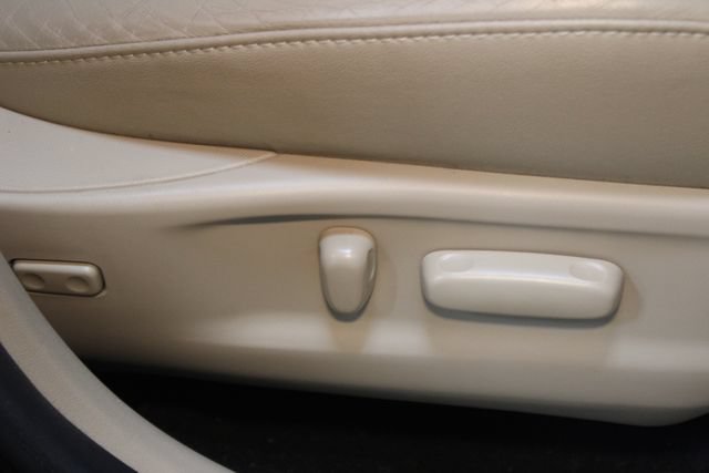 Used 2015 Toyota Venza Limited AWD/4WD image 12