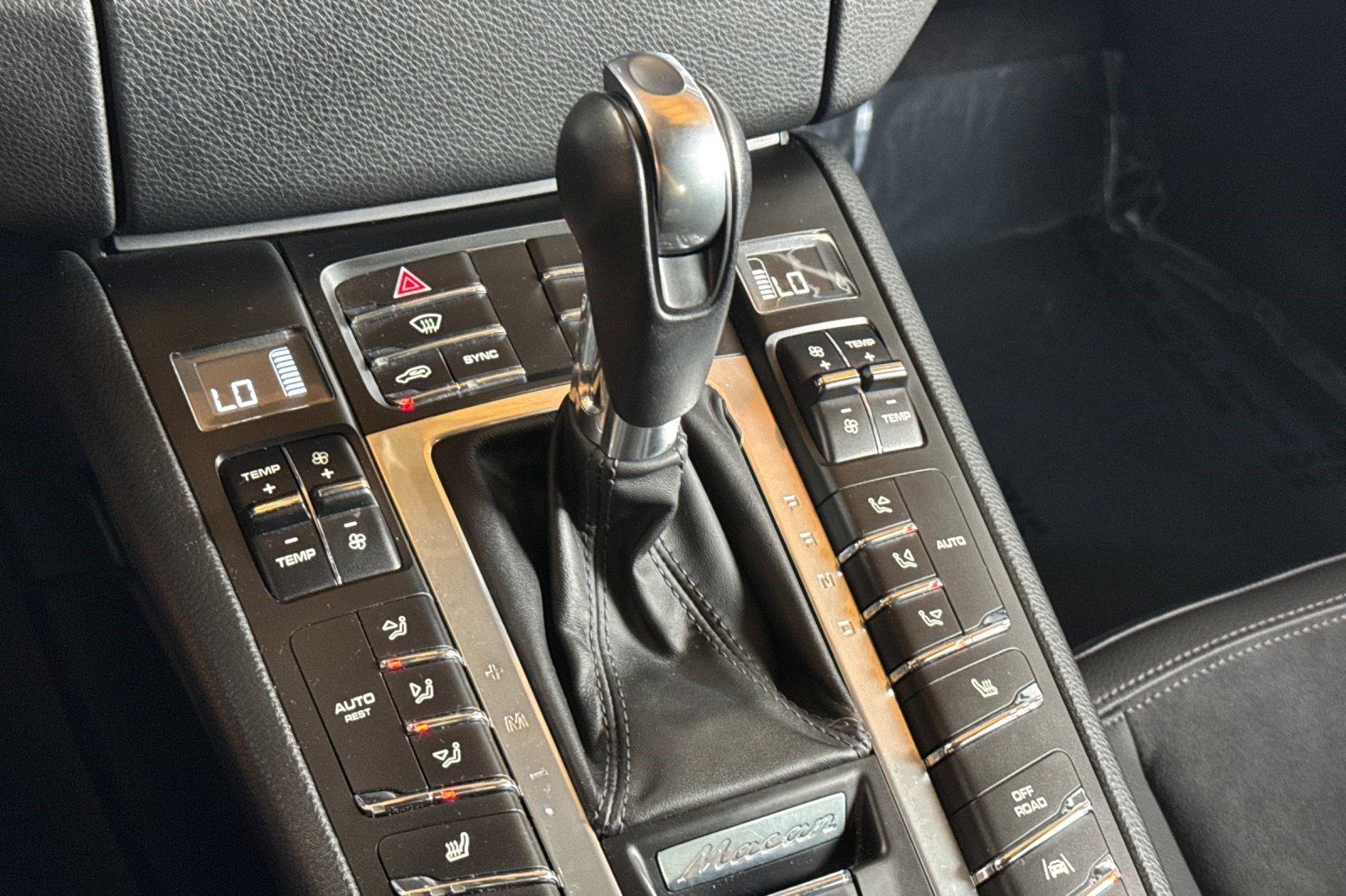 Used 2017 Porsche Macan AWD/4WD image 17