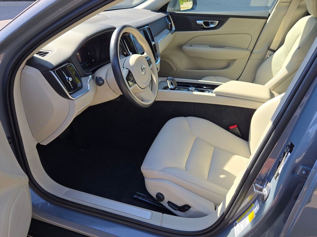 Used 2024 Volvo V60 B5 Cross Country Plus image 25