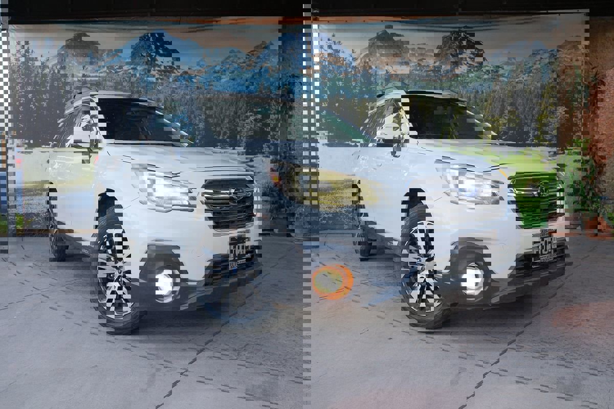 Used 2018 Subaru Outback 3.6R Limited w/ Popular Package #2 image 3