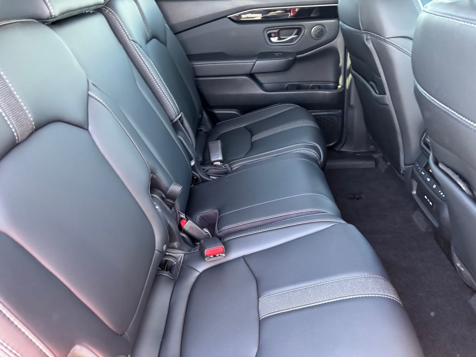 Used 2025 Honda Pilot EX-L image 17