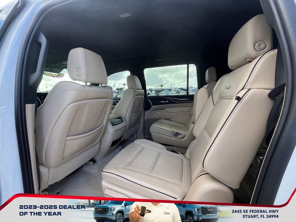 Used 2023 Cadillac Escalade ESV Premium Luxury image 13