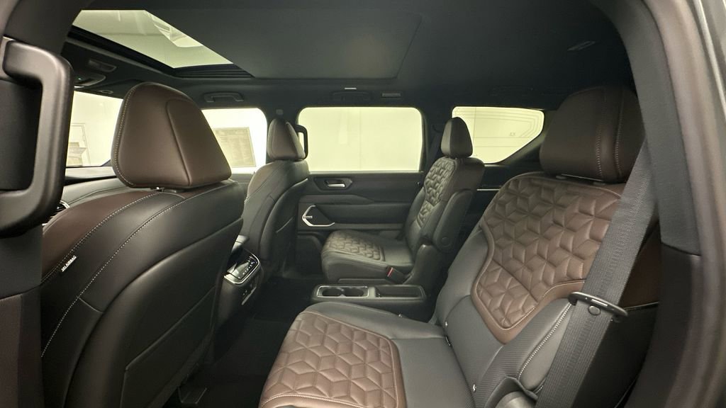 New 2025 Nissan Armada Platinum Reserve image 10