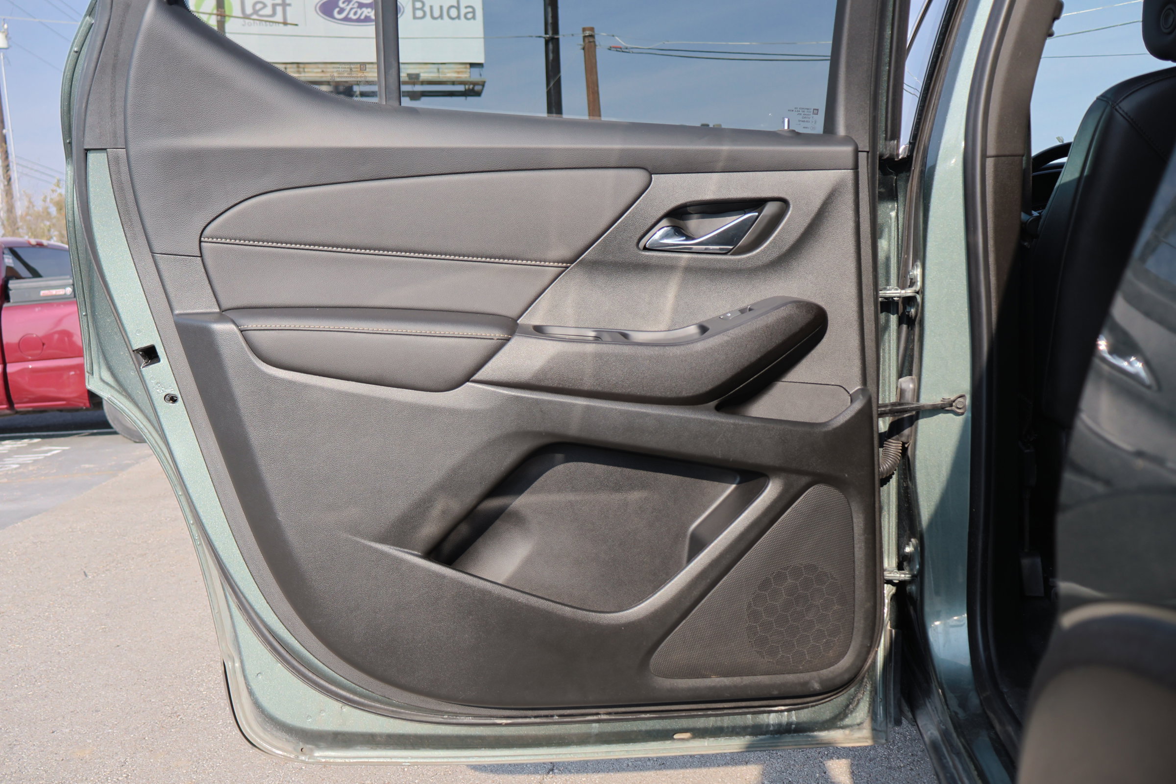 Used 2022 Chevrolet Traverse LT w/ LT Premium Package image 36