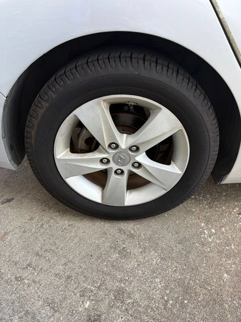 Used 2013 Hyundai Elantra GLS w/ Preferred Pkg FWD image 5