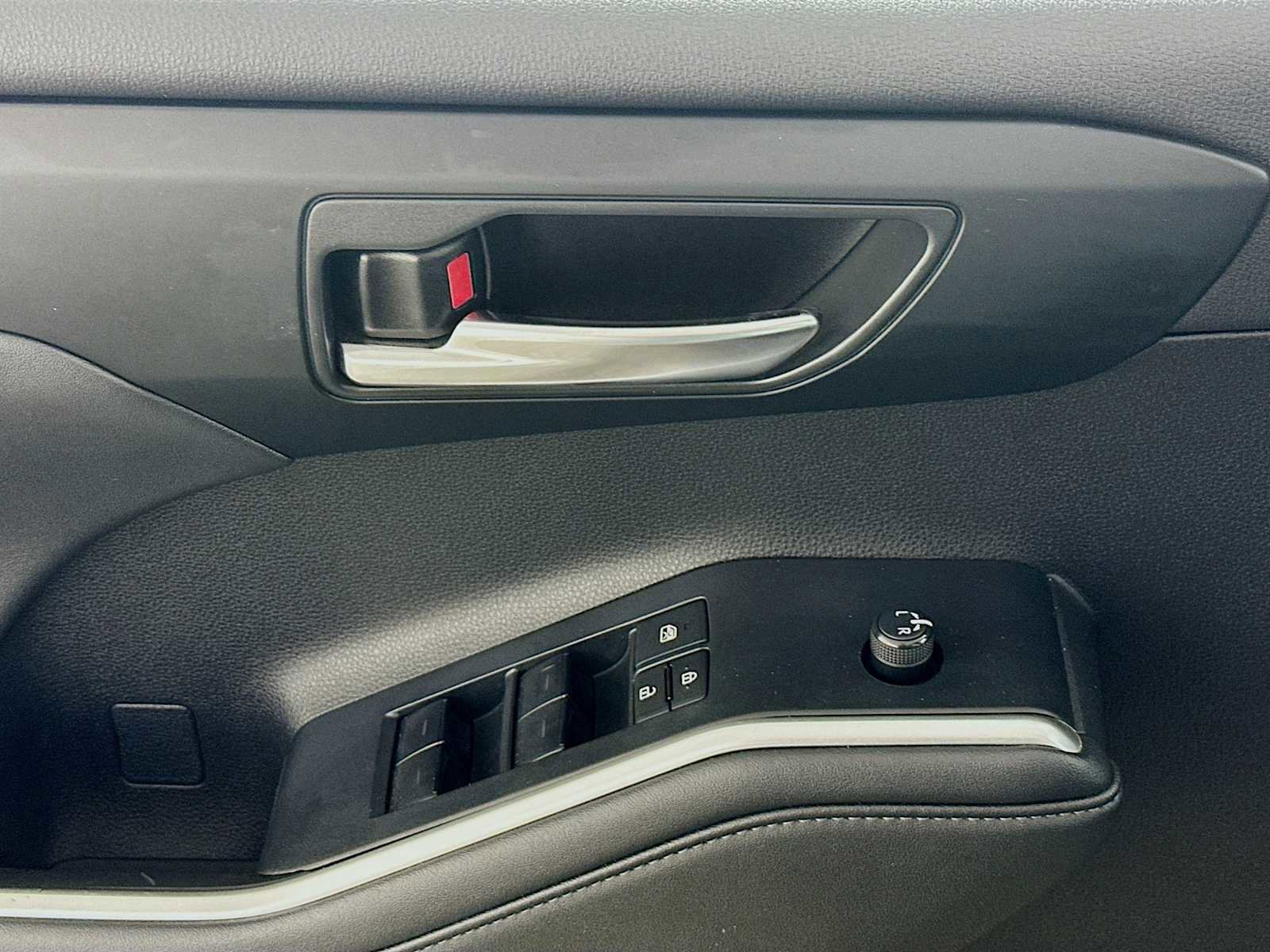 Used 2024 Toyota Highlander XLE image 16