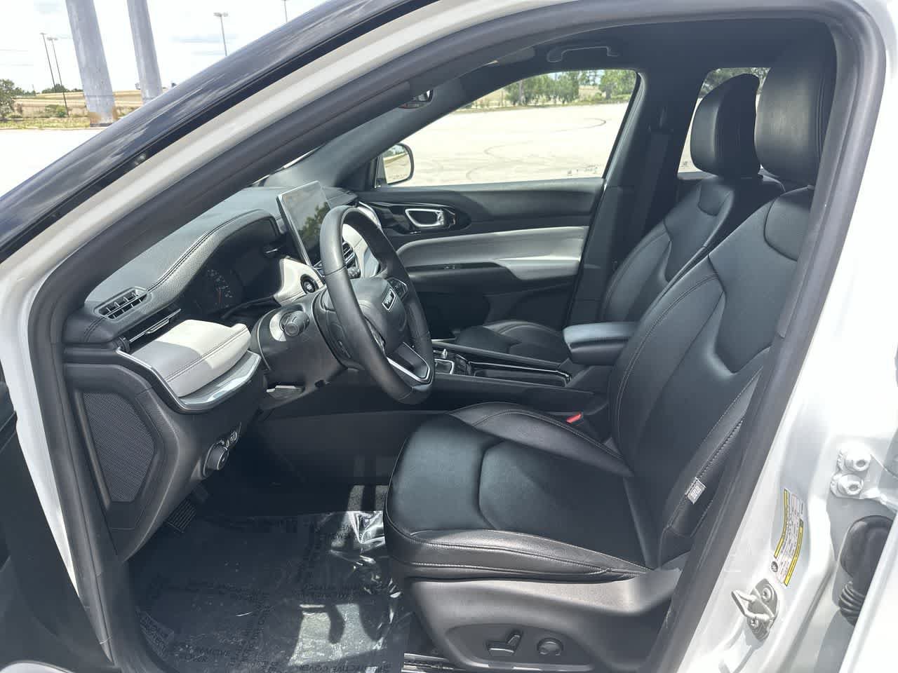 Certified 2024 Jeep Compass Limited AWD/4WD image 11