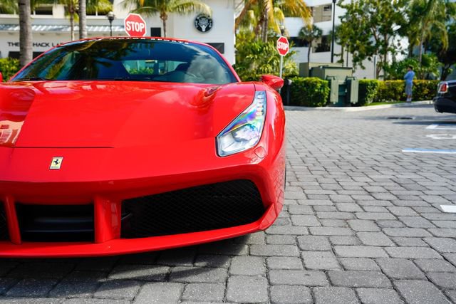 Used 2018 Ferrari 488 GTB image 8
