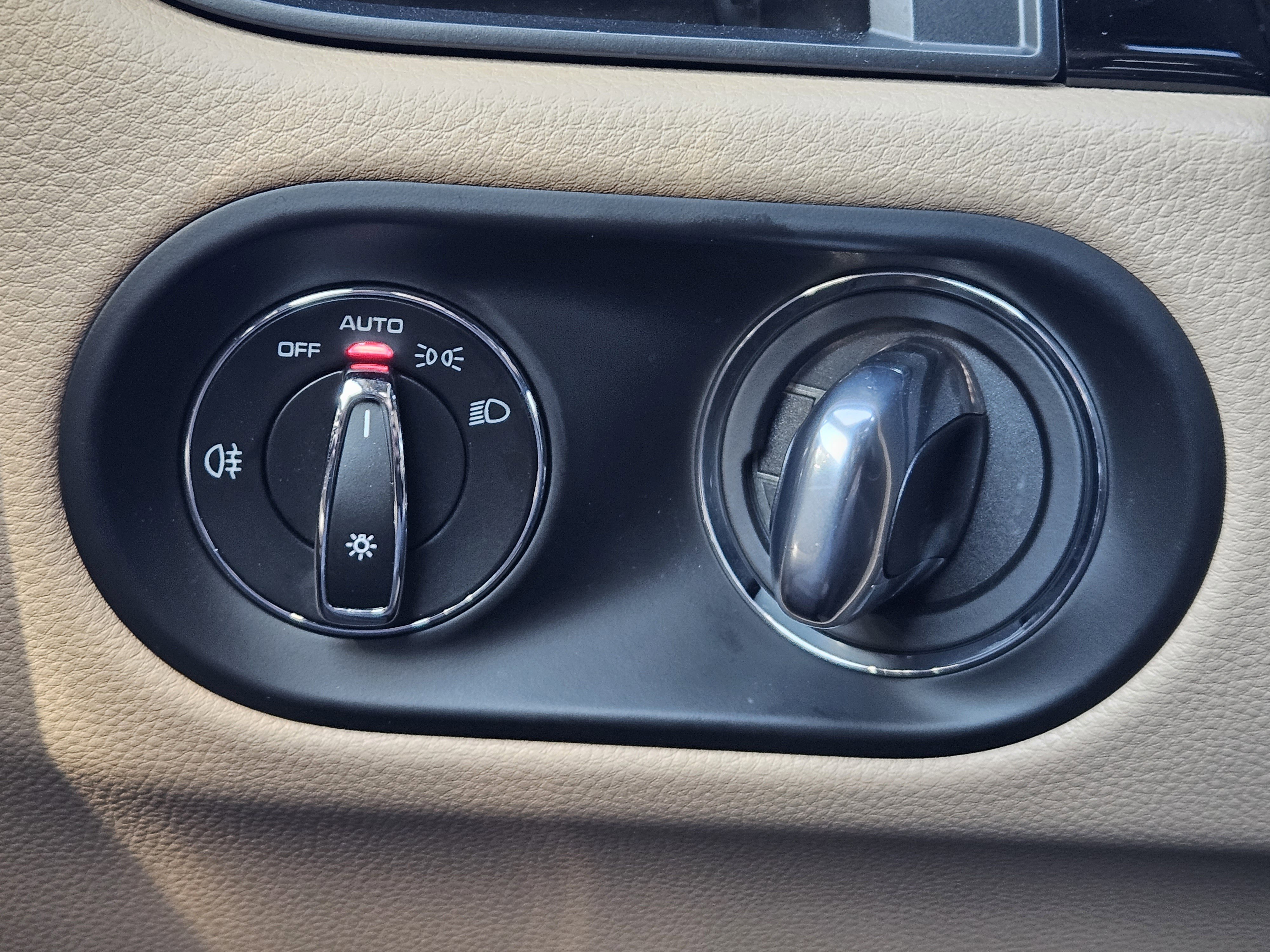 Certified 2025 Porsche Macan S image 21