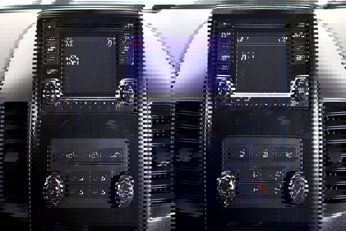 Used 2015 Nissan Titan SV image 42