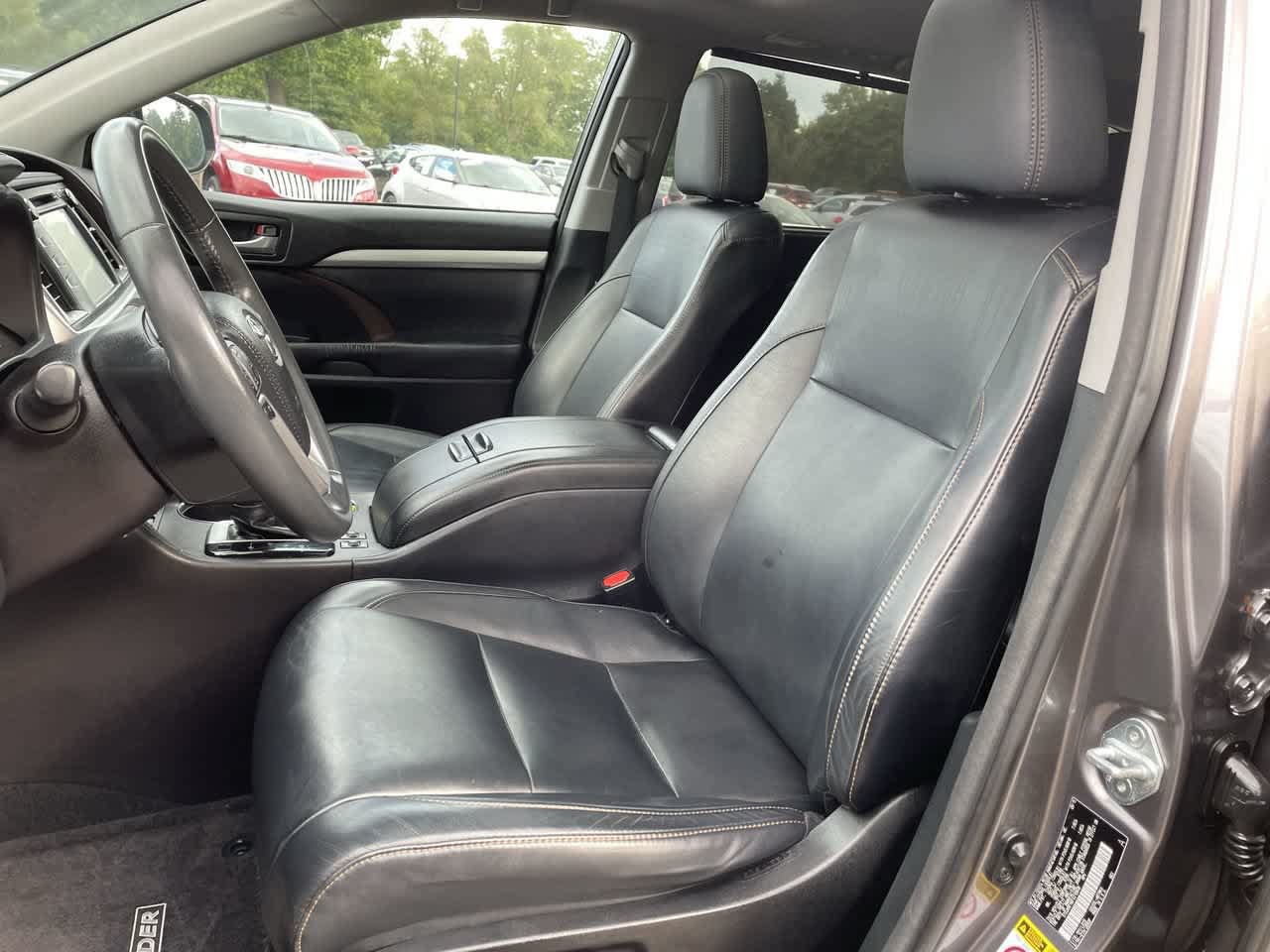 Used 2015 Toyota Highlander XLE AWD/4WD image 12
