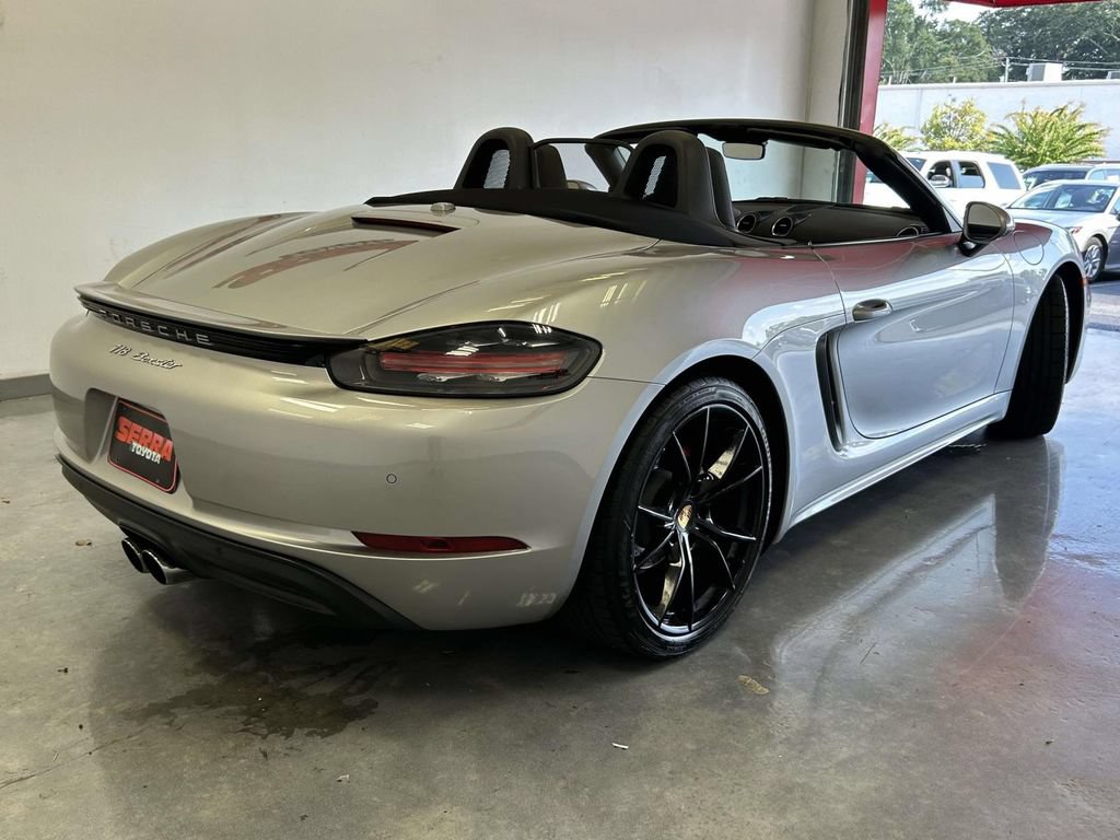 Used 2017 Porsche 718 Boxster RWD image 3