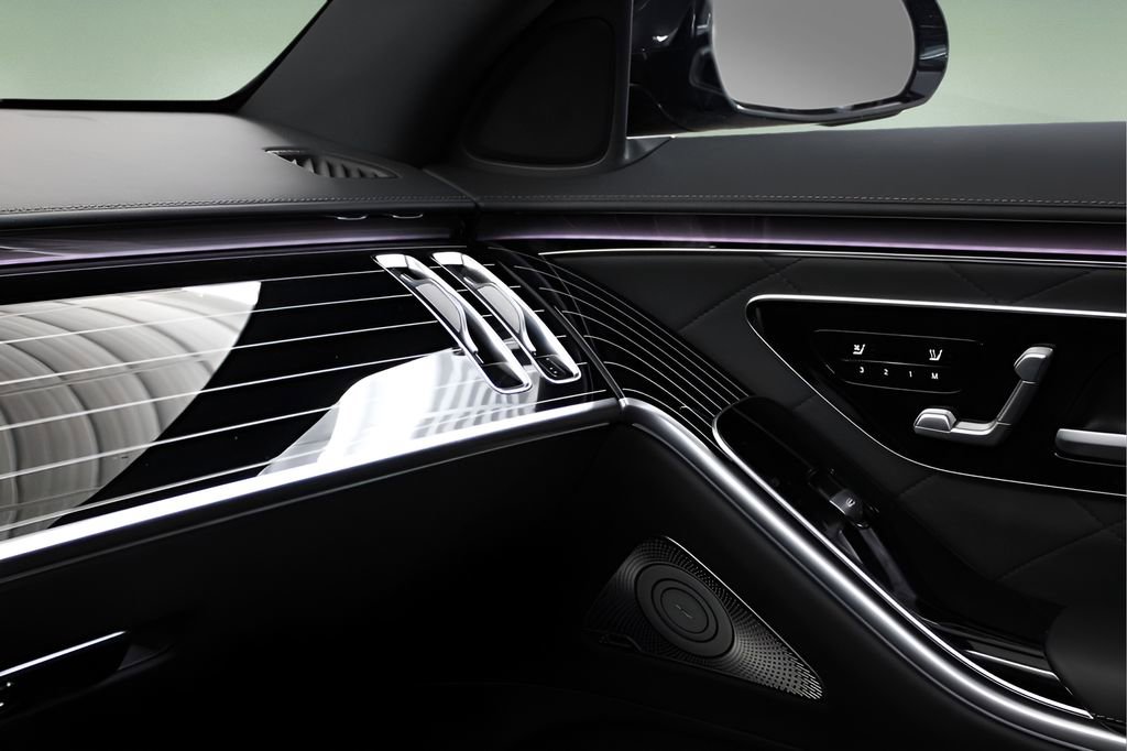 Used 2025 Mercedes-Benz S 580 4MATIC Sedan image 36