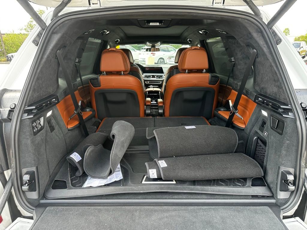 Used 2020 BMW X7 M50i image 25