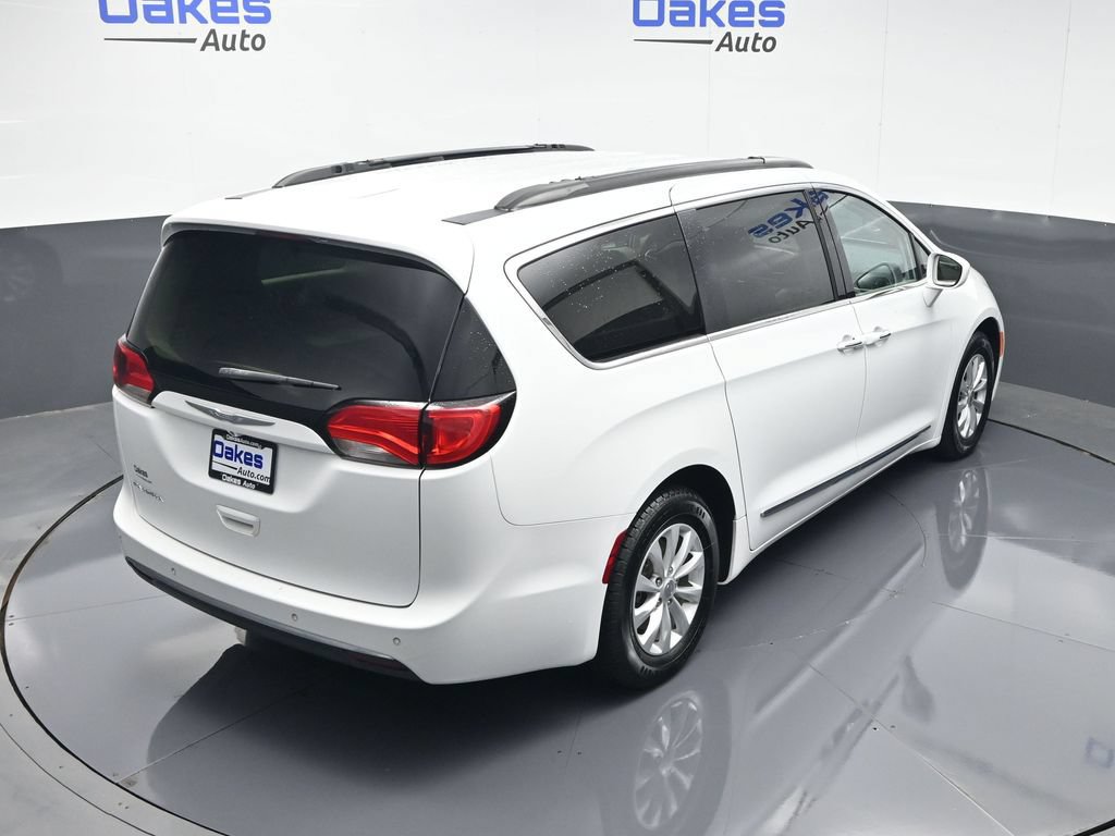 Used 2017 Chrysler Pacifica Touring-L FWD image 49