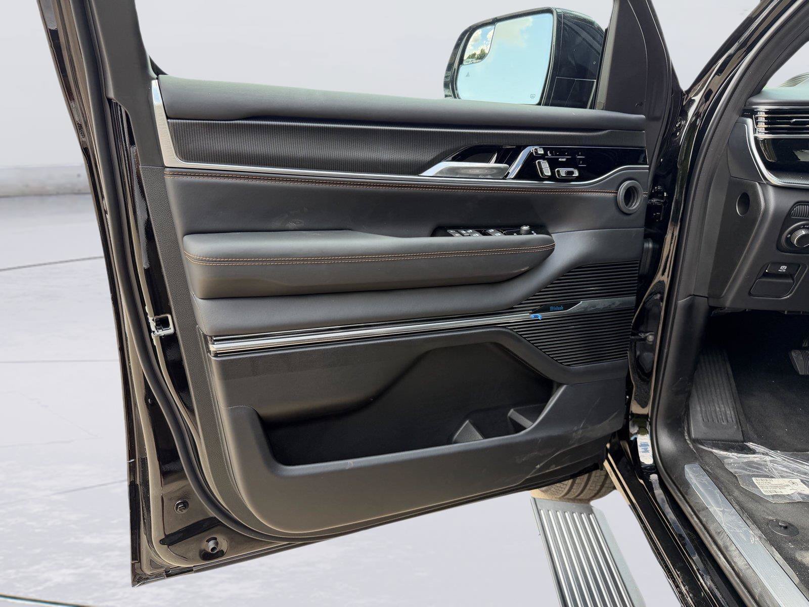 New 2026 Jeep Grand Wagoneer Summit AWD/4WD image 12