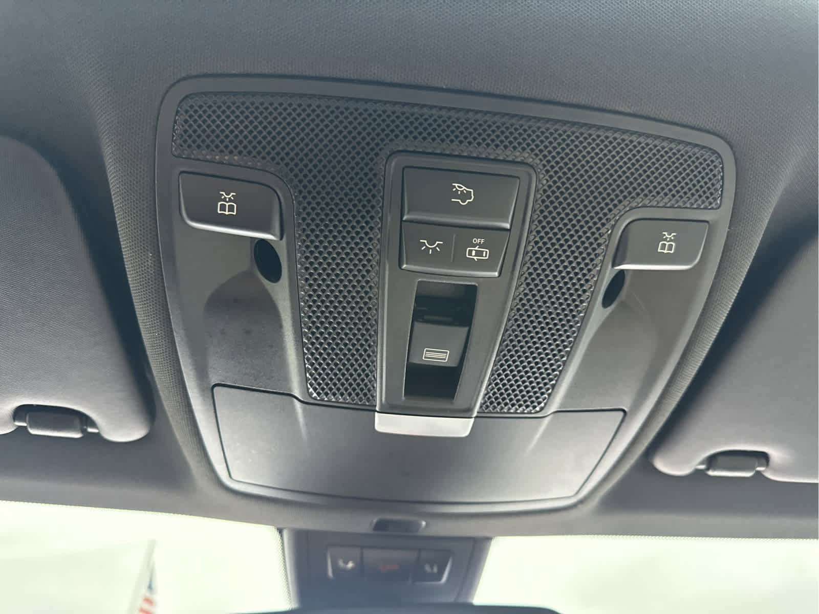 Used 2018 Mercedes-Benz CLA 250 4MATIC image 38