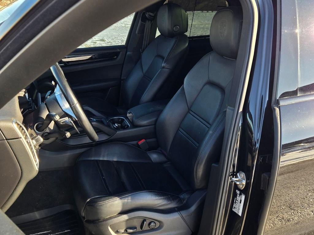 Certified 2022 Porsche Cayenne image 5