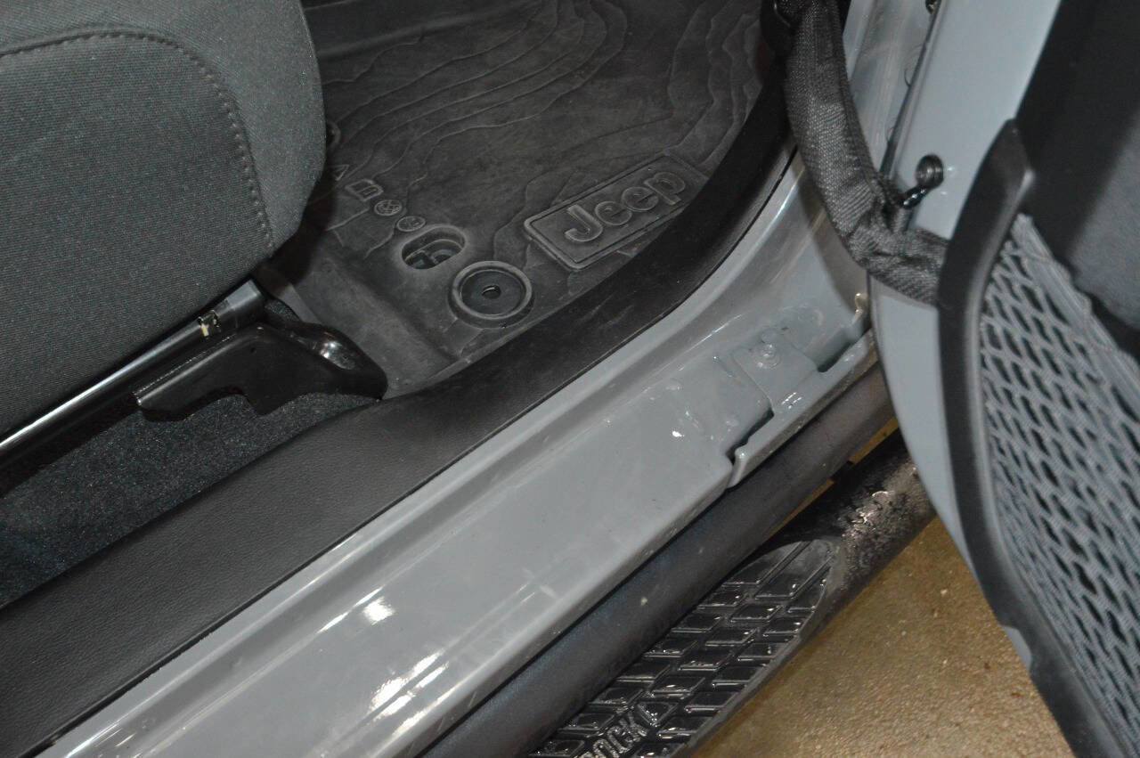 Used 2023 Jeep Wrangler Unlimited w/ Cold Weather Group image 11