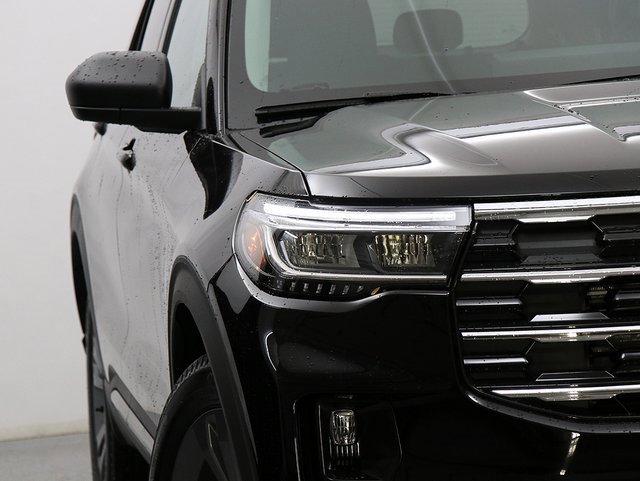 New 2026 Ford Explorer Active image 4