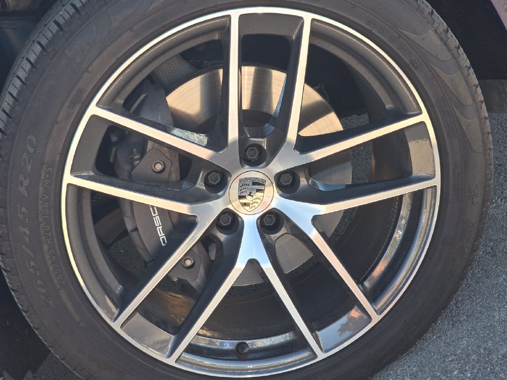 Used 2025 Porsche Macan AWD/4WD image 40