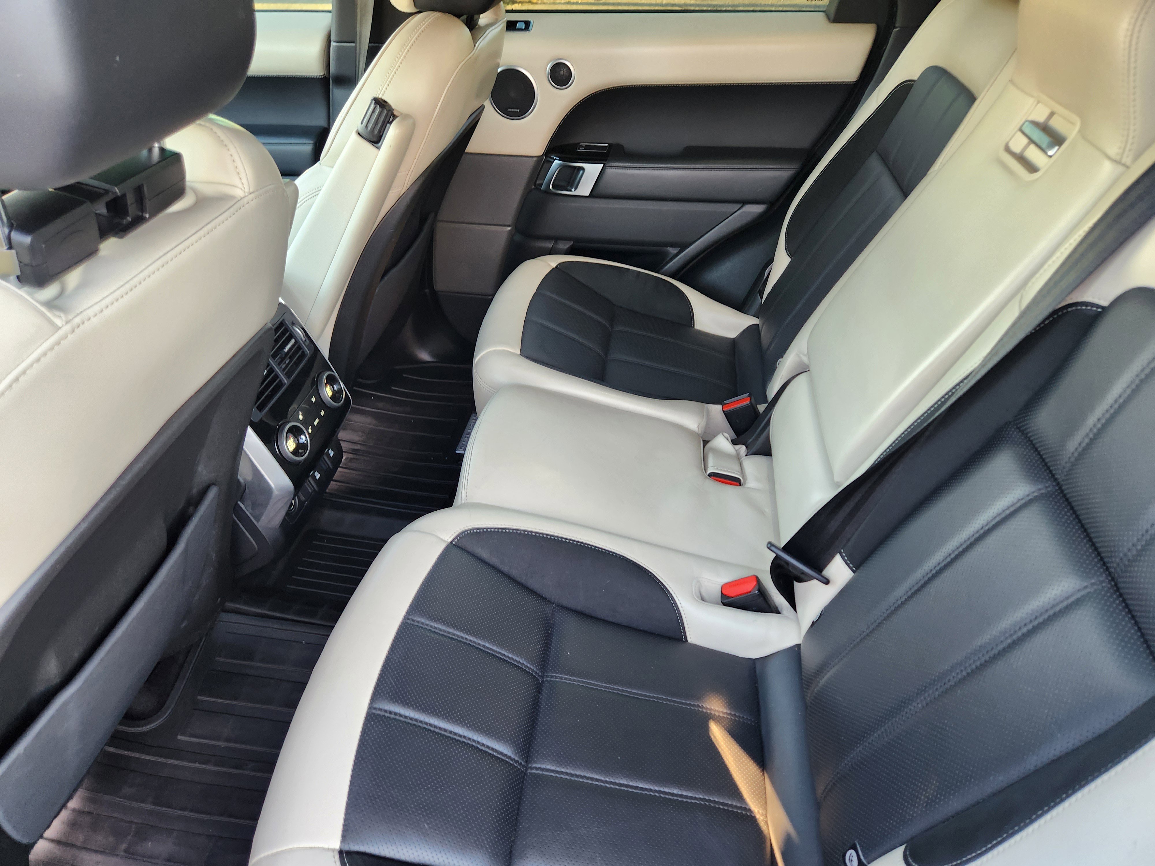 Used 2020 Land Rover Range Rover Sport HST image 21