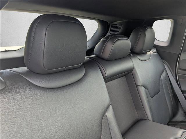 Used 2025 Jeep Compass Trailhawk image 18