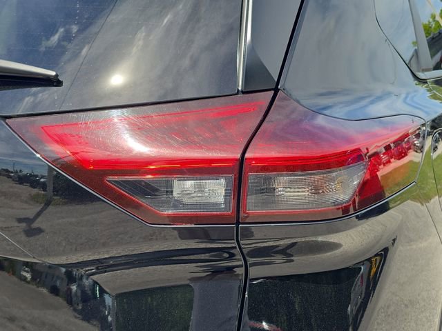 Used 2024 Nissan Rogue SV image 8